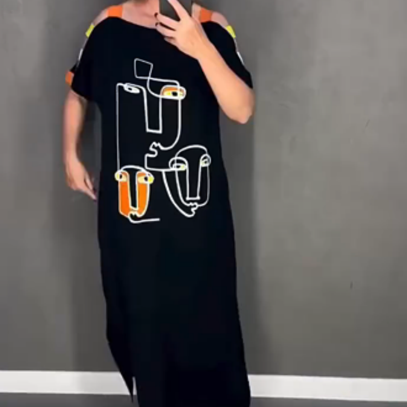 Must lühikeste varrukatega kleit mustriga