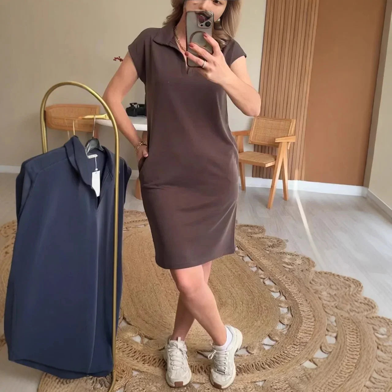 Naisten sportliku stiiliga vabaajalise kleit