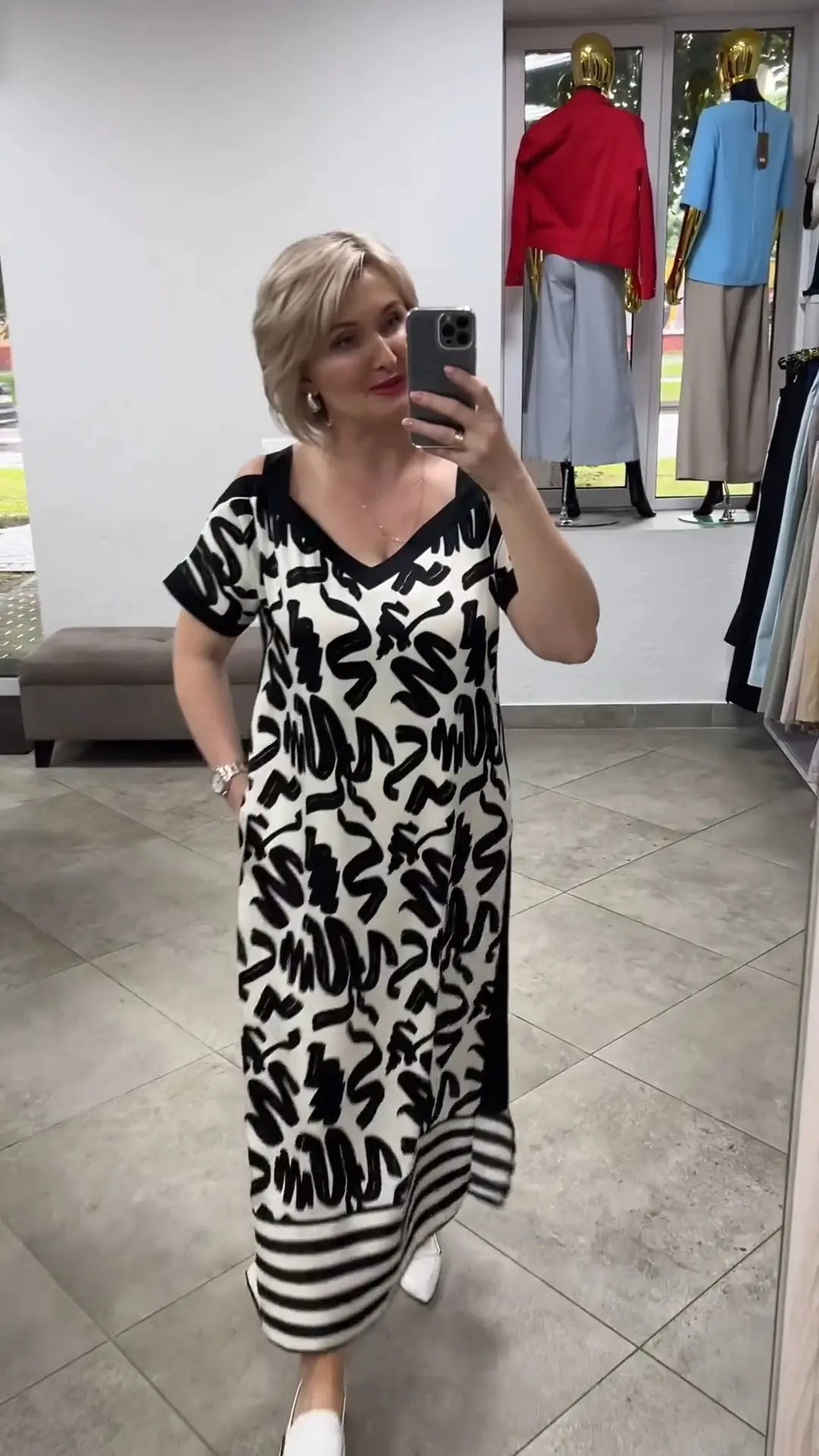 Elegantne ja mugav avatud õlgadega kleit