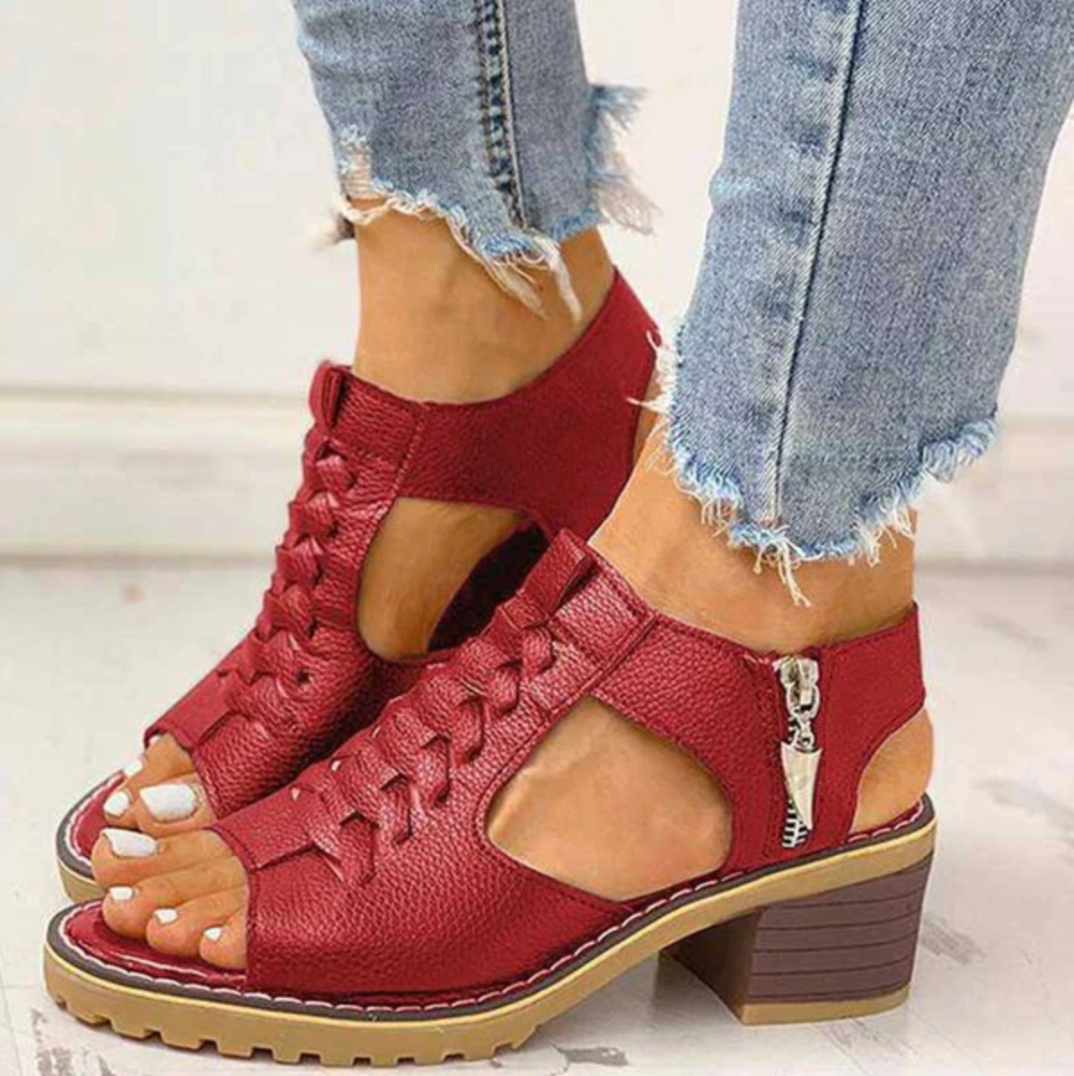 Naisten sandaalid külje tõmbega