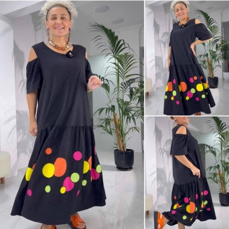 Must kleit eristuvate detailidega