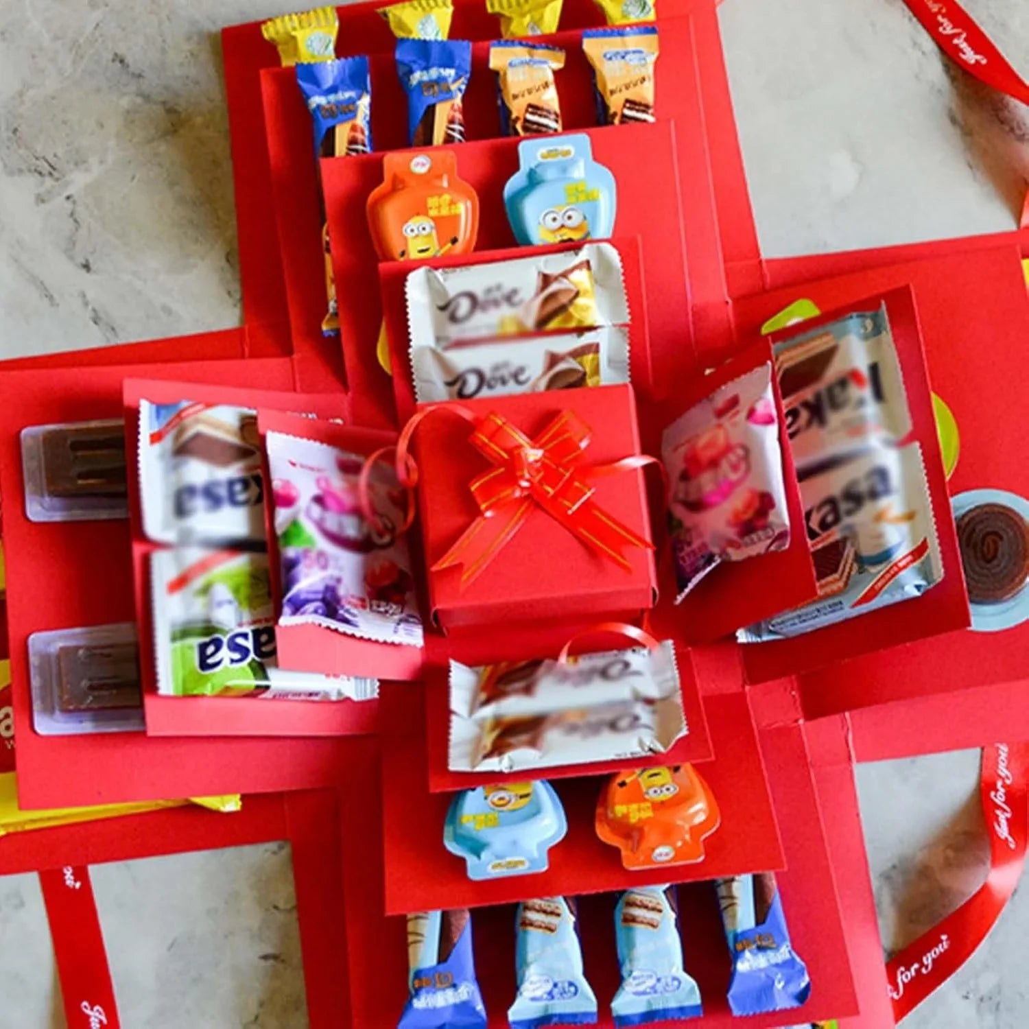 Loov jõulukinkide karp: 5-astmeline üllatuskinkekarp paelaga