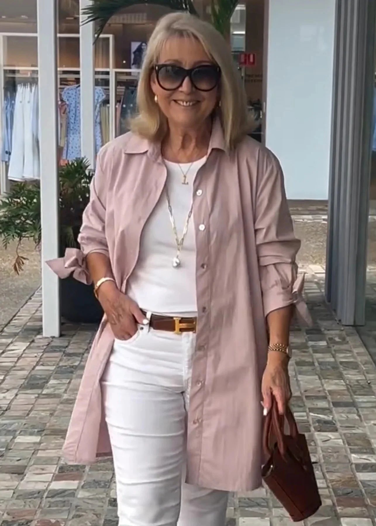 Ilgi pikaatsed särgid kaelusega